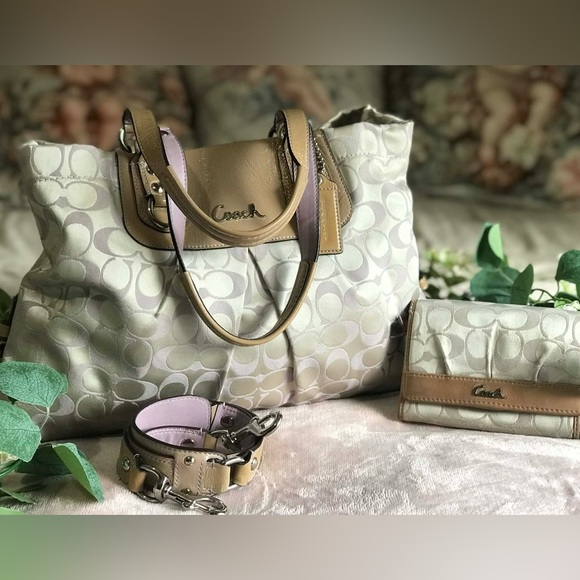 Coach Handbags - EUC Coach Ashley F15510